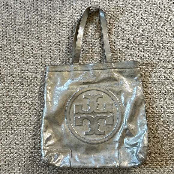 Tory Burch Handbags - Tory Burch Silver Shoulder Bag